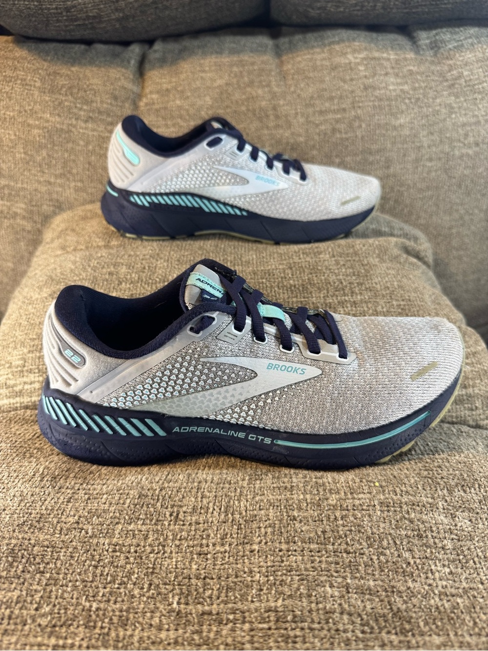 Brooks Women's Adrenaline GTS 22 Shoes Grey/Peacoat/Aruba 1203531B036 Size 9